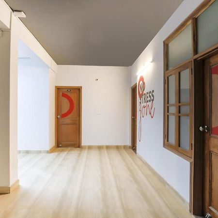 Oyo 74943探索酒店 大诺伊达 外观 照片